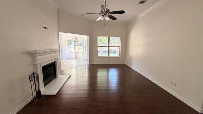 Foto del edificio - 6708 Basswood Dr