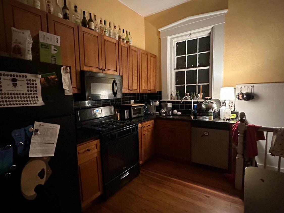 Foto principal - 139 Hillside St