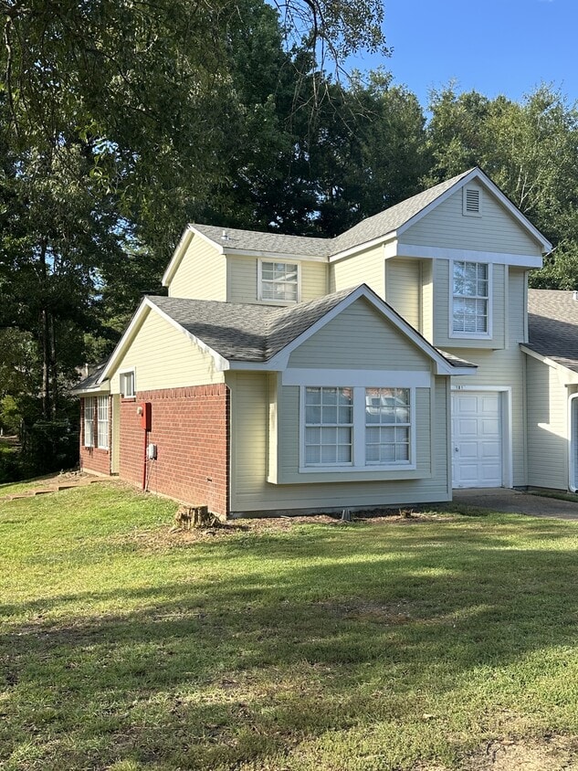 Building Photo - 101 Glen Hollow Dr