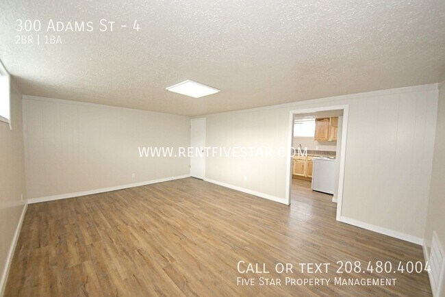 Foto del edificio - Beautiful 2 Bedroom 1 Bathroom Apartment i...