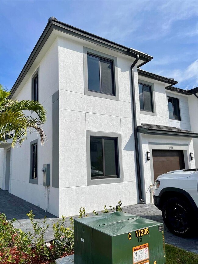 Foto del edificio - 1280 N Flagler Ave