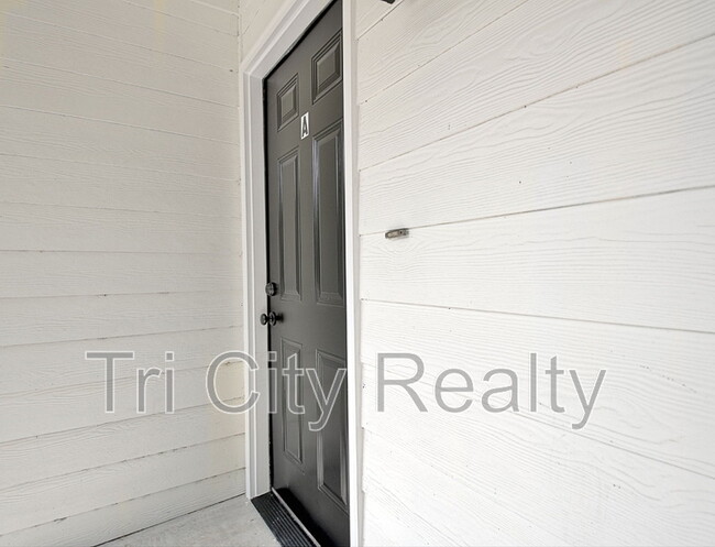 Building Photo - 105-A Rose Court