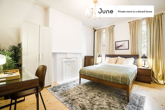 Building Photo - Room in Shared 5 bed/1 bath home in Hell's Kitchen