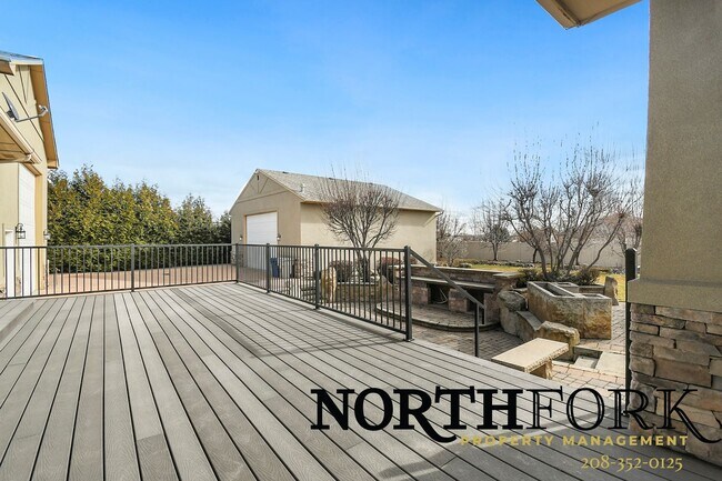 Building Photo - 7725 E Stonecastle Dr