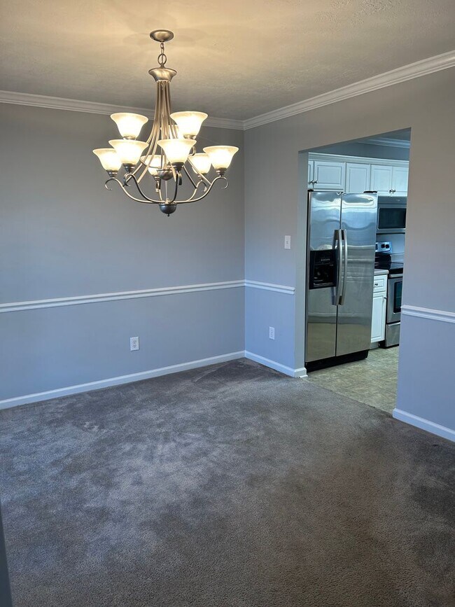 Foto del edificio - Spacious Family Rental in Prime Location