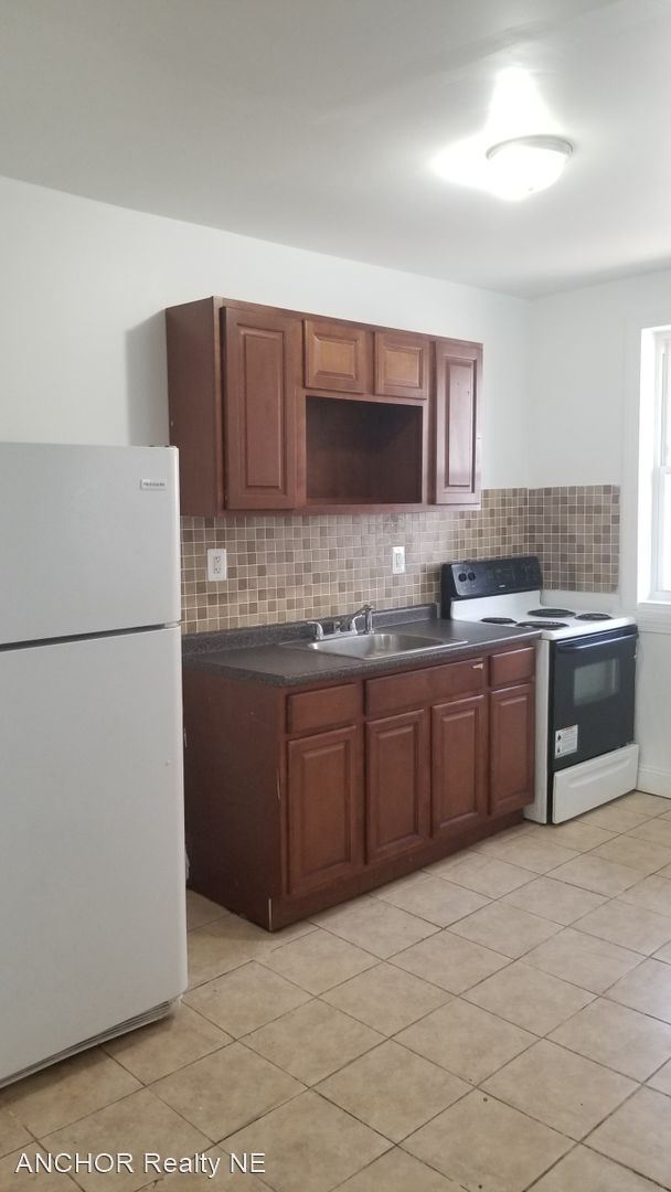 Building Photo - 3 br, 1 bath House - 57 N Felton St