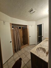 Building Photo - 4011 Alshire Dr