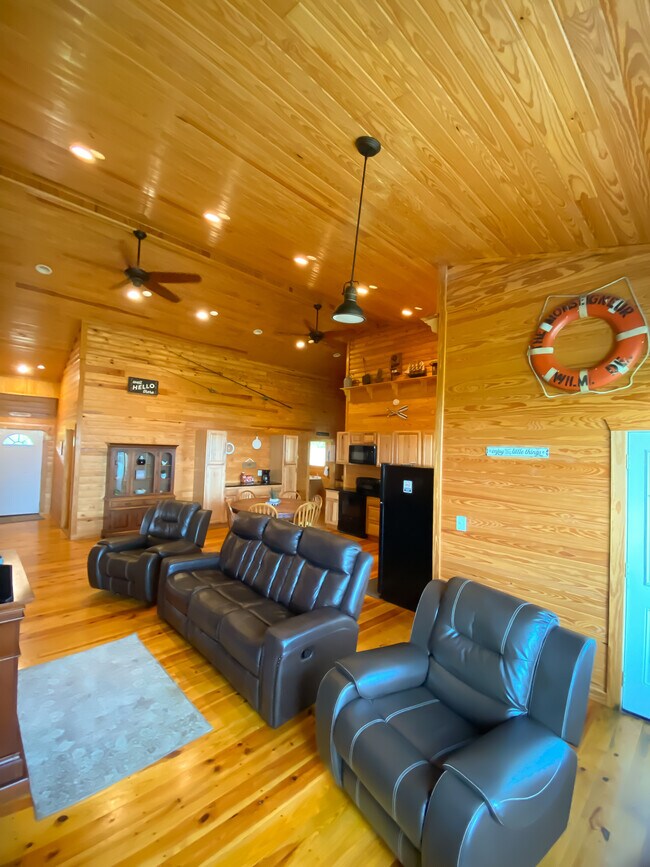 Building Photo - 4465 Carters Ferry Rd E