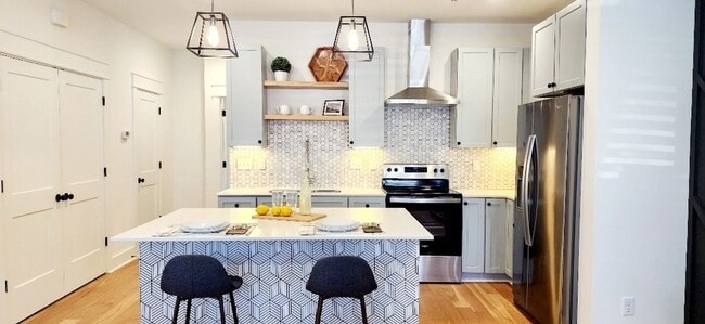 Building Photo - Modern 3-Bedroom Townhome with Pool Access Near Downtown Cookeville