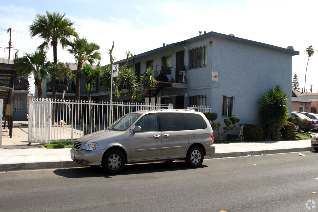 Building Photo - Villa California