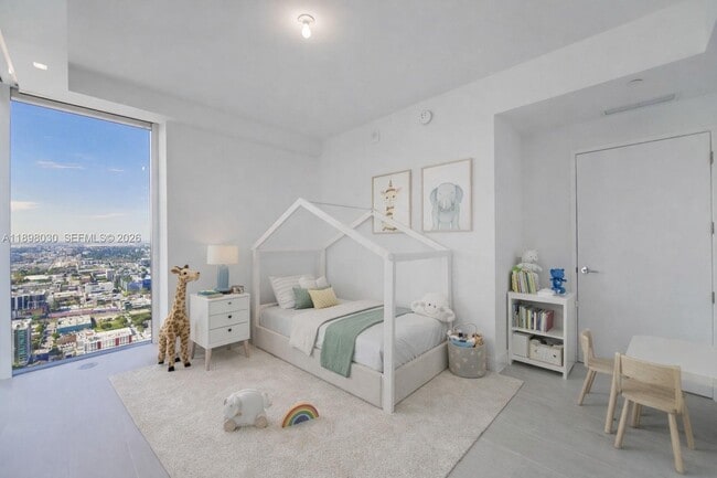 Photo - 700 NE 24th St House