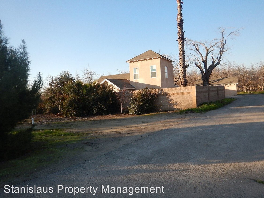 Foto principal - 2 br, 1 bath House - 6313 Yosemite Blvd