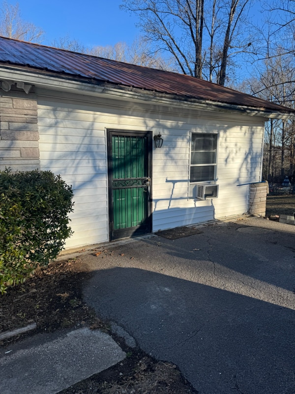 Building Photo - 325 Highland View Dr