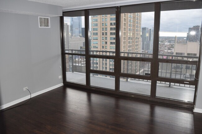 Bedroom - 10 E Ontario St