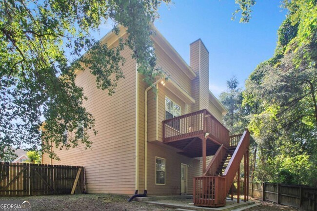 Building Photo - 2011 Chelton Way SE