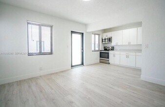 Building Photo - 7927 Crespi Blvd