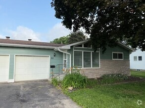 Building Photo - 207-211 Maple St