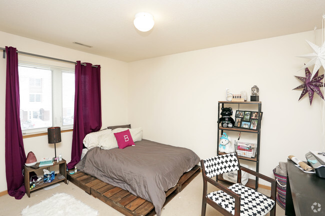 Bedroom - Total Property Management 134 Campus