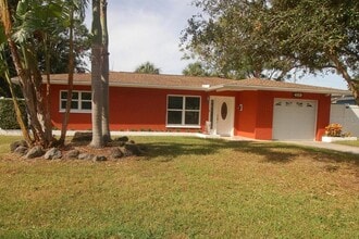 Building Photo - 468 Limewood Ave