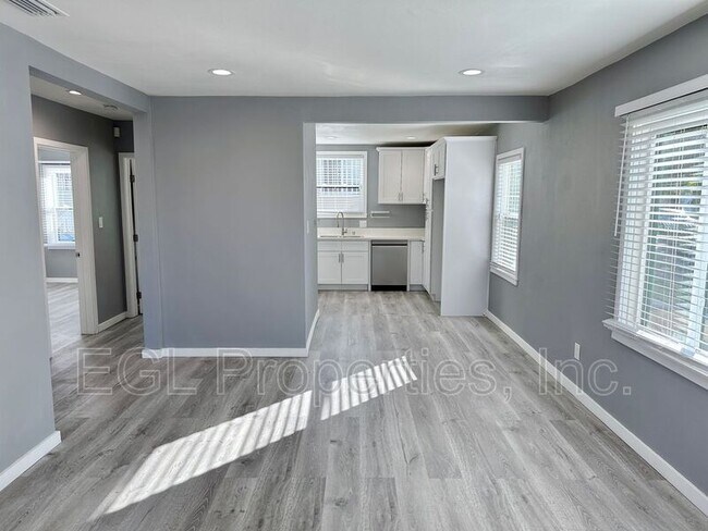 Building Photo - 9442 S Manhattan Pl