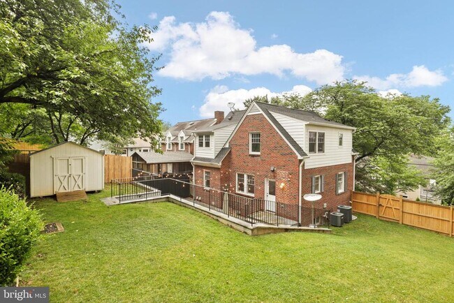 Building Photo - 2400 Sanford St