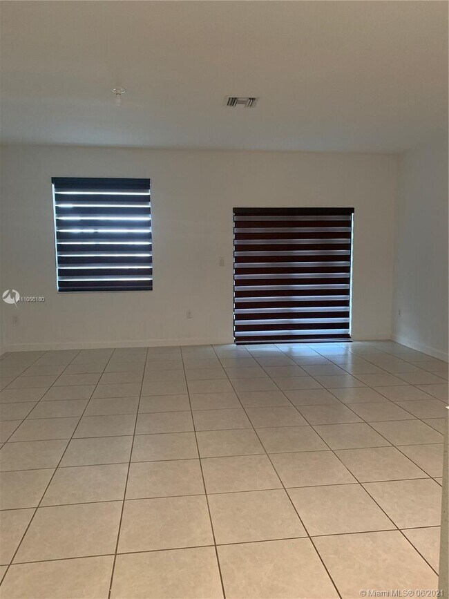 Foto del edificio - 25075-25108 SW 108th Ct