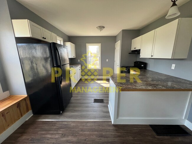 Building Photo - Delightfully Remodeled 2 bedrooms 1 bathro...