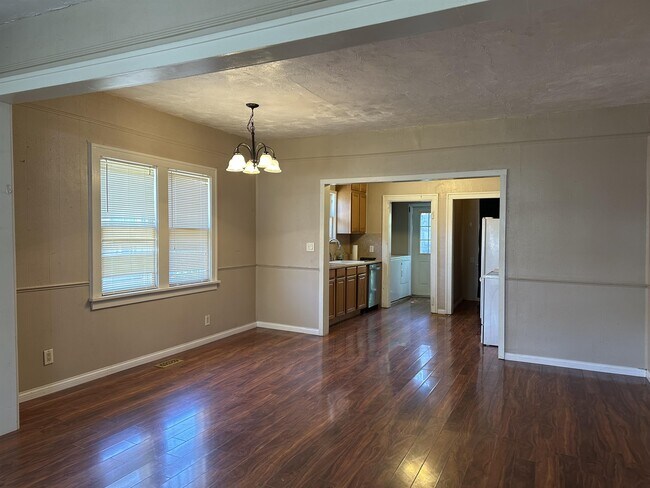 Building Photo - 1705 W Cherokee Ave