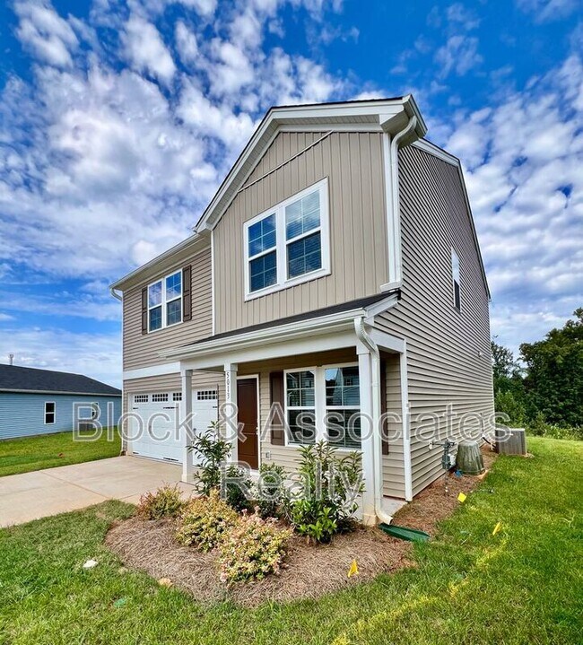 Building Photo - 5013 Fallmeade Rd