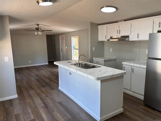 Foto del edificio - 1322 Aquila Dr