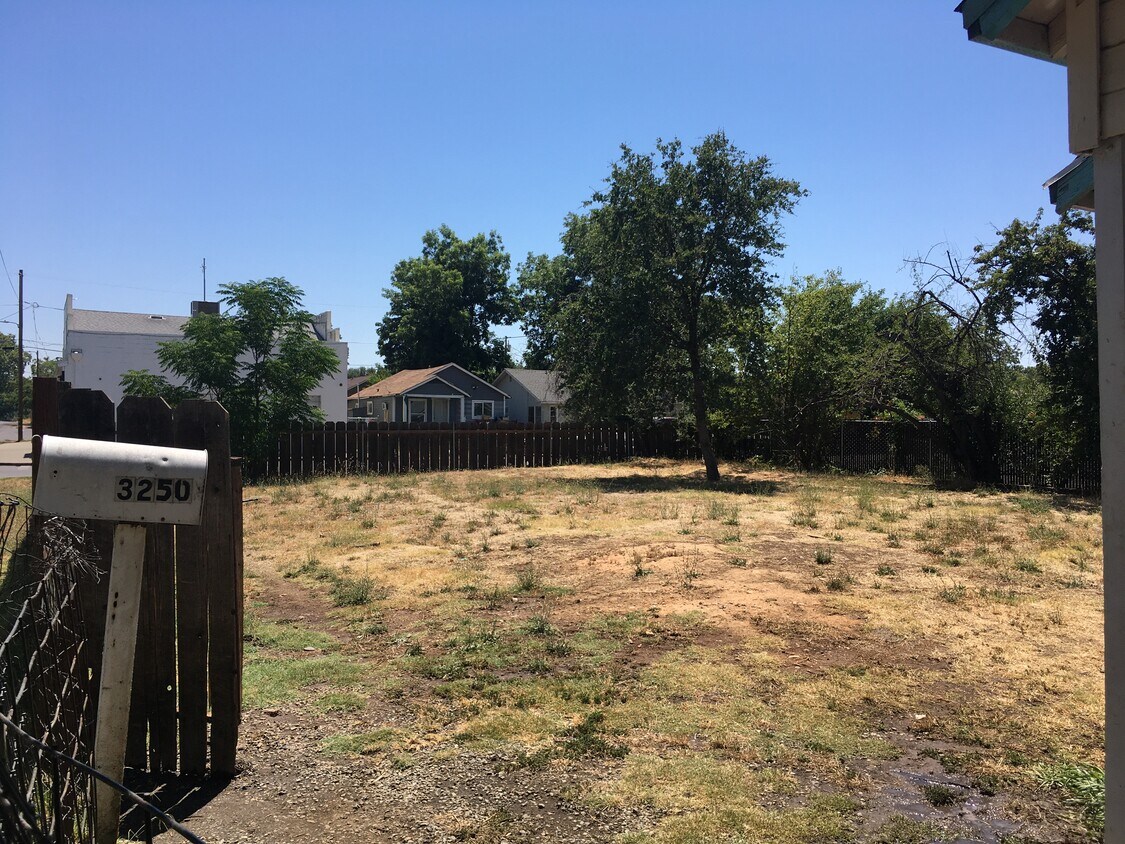 Large yard for play , garden or RV parking - 3250 Spencer Ave