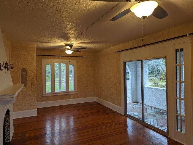 Building Photo - Spanish style home circa 1926.