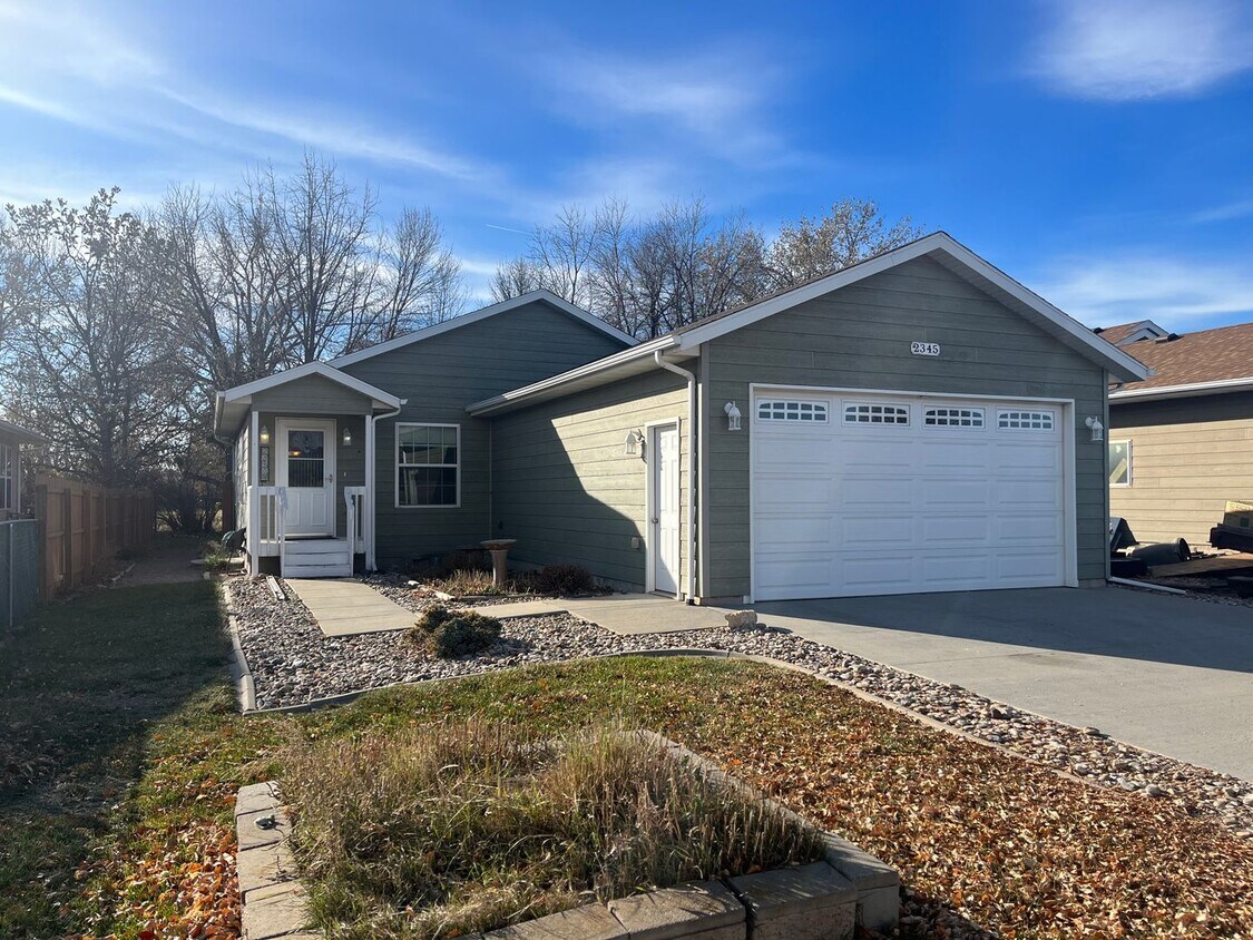 Primary Photo - 3 Bedroom , 3 Bath Home for Rent