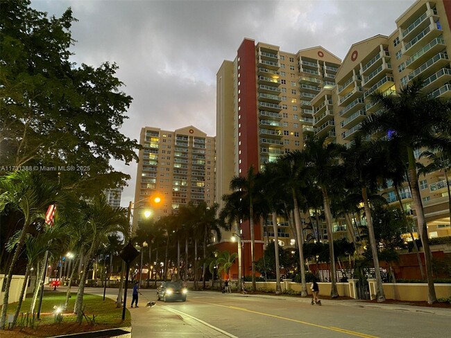 Foto del edificio - 16919 N Bay Rd