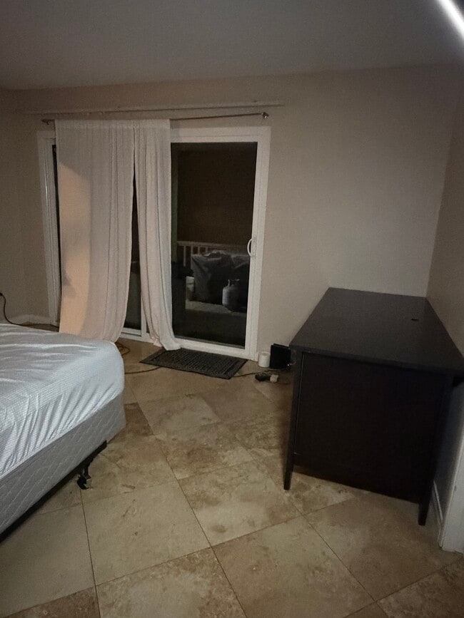 Foto del edificio - 4651 Huggins St