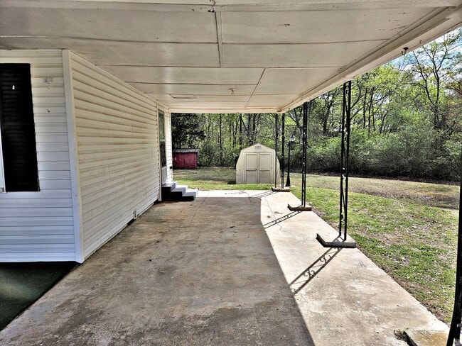 Building Photo - 3BR House - Courtland