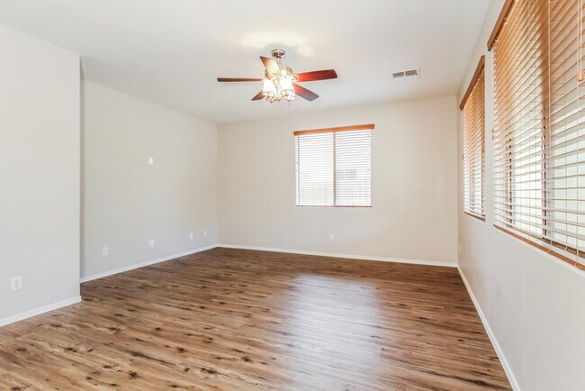 Foto del edificio - 3539 E Oakland St