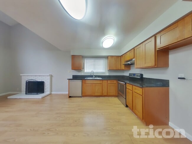 Building Photo - 110 Inverness Dr