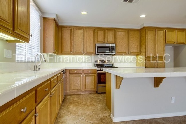 Building Photo - 233 Sparkler Ln