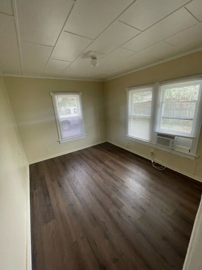 Foto del edificio - 2 bedroom one bath home