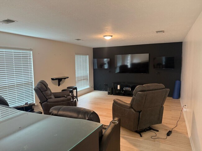Building Photo - 2722 Springstone Dr