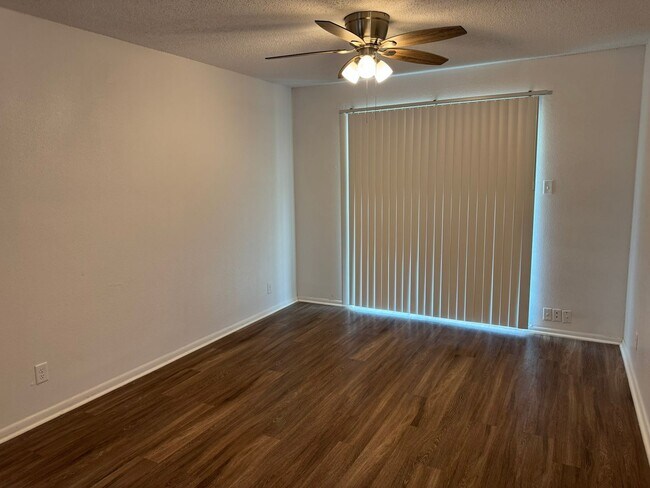 Foto del edificio - 132 Meadow Way