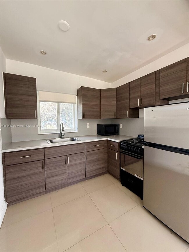 Foto del edificio - 560 NE 67th St