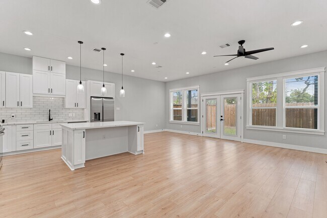 Foto del edificio - 6480 T C Jester Blvd