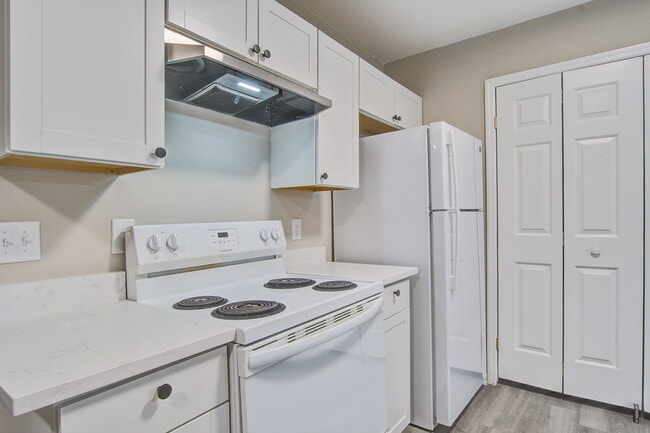 Building Photo - 9621 N Cardinal Dr