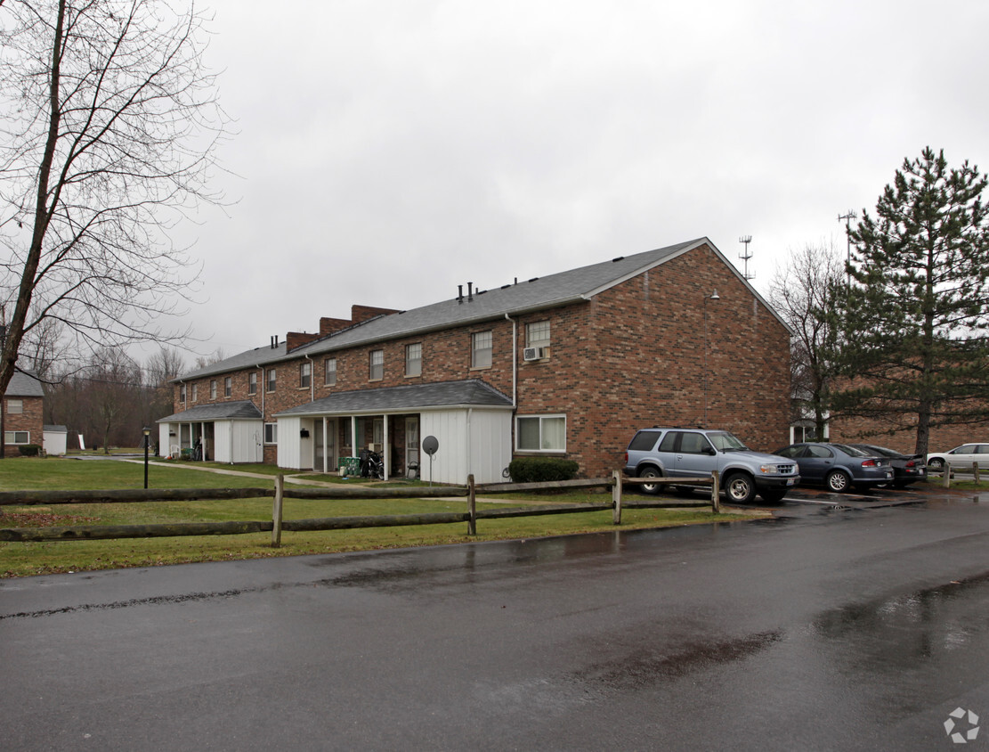 Building Photo - Sagamore 400 Townhouses