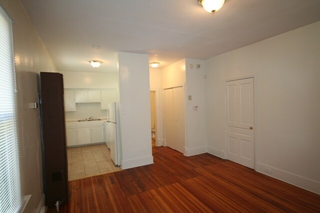 Foto del edificio - 1306 W Chapel Hill St