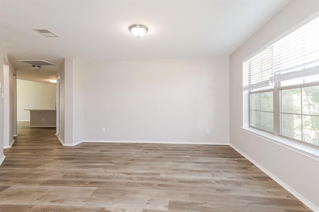 Building Photo - 20307 Louetta Reach Dr