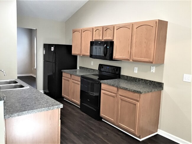 Building Photo - 5037 Thornton Dr