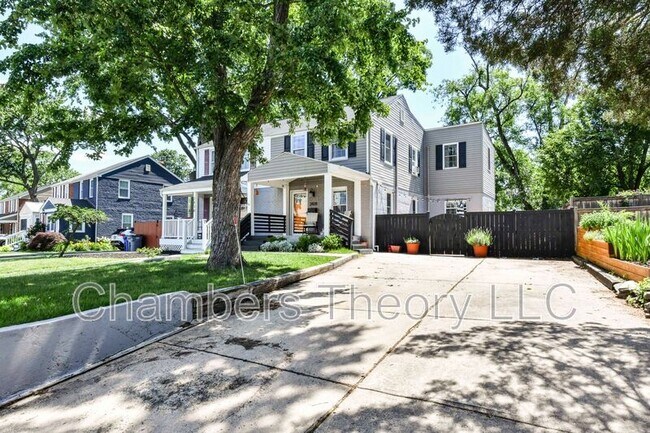 Building Photo - 2828 Fairhaven Ave